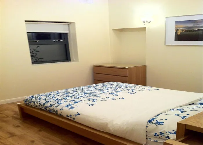 Lyall Apartment Hotel